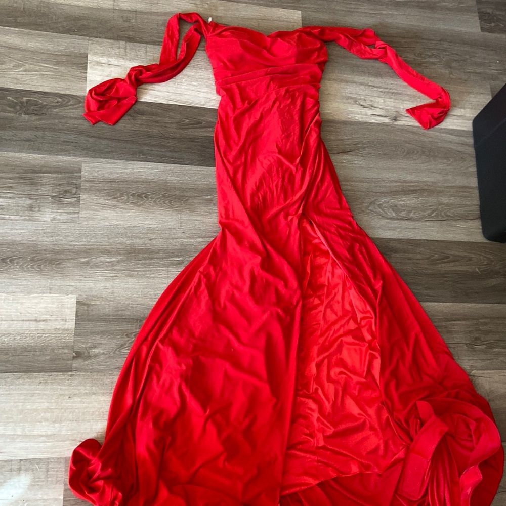 Red form fitting, floorlength down with train and lace up back